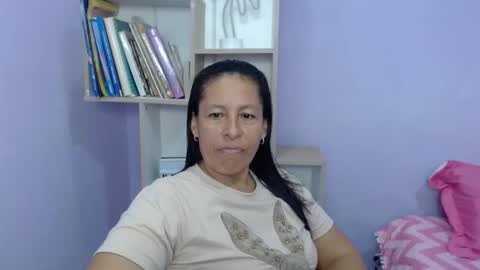 Snapshot of mature_martina_ chatting on October 30, 10:55 pm Martina online show from October 30, 10:55 pm