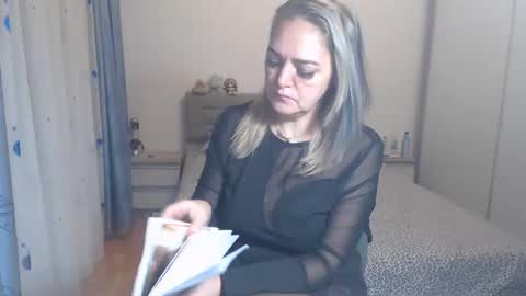 maturediana online show from December 24, 3:49 am