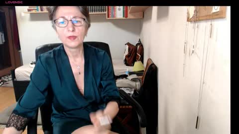 maturekate online show from September 28, 7:25 am