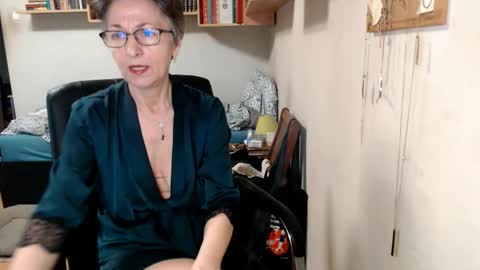 maturekate online show from September 11, 7:09 am