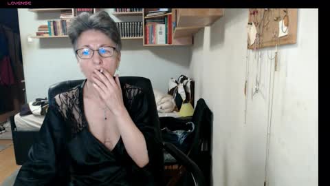 maturekate online show from October 21, 7:23 am