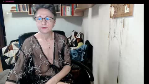 maturekate online show from October 16, 7:00 am