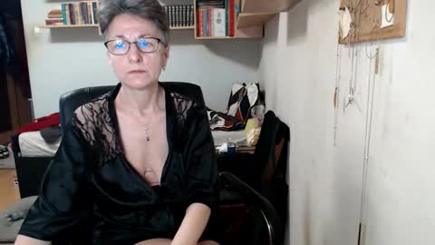 maturekate online show from October 8, 8:07 am