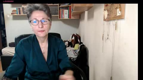 maturekate online show from October 31, 7:23 am