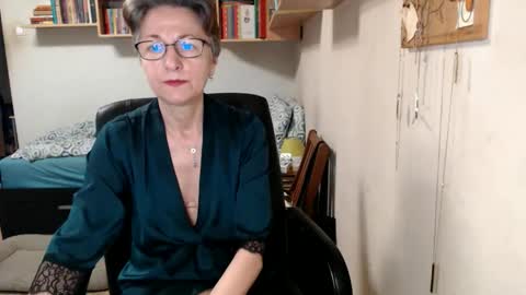 maturekate online show from September 10, 7:08 am