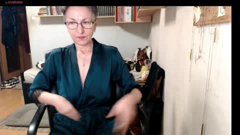 maturekate online show from October 7, 7:57 am