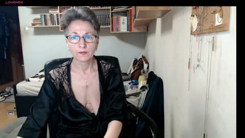 maturekate online show from October 5, 7:46 am