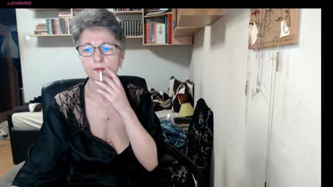 maturekate online show from October 17, 7:11 am