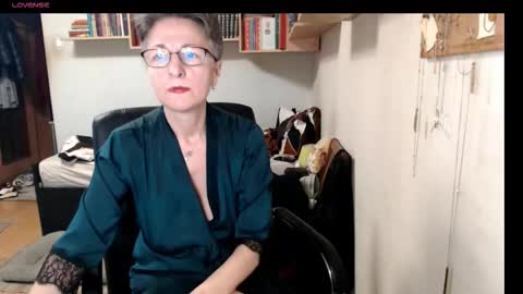 maturekate online show from October 1, 9:25 am