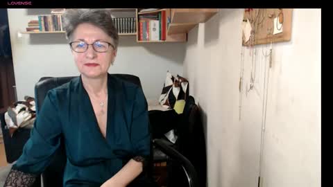 maturekate online show from October 28, 7:47 am