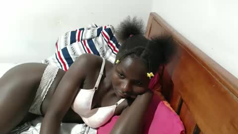 Snapshot of maui_001 chatting on October 2, 9:36 am moh online show from October 2, 9:36 am