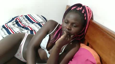 Snapshot of maui_001 chatting on October 12, 9:33 am moh online show from October 12, 9:33 am