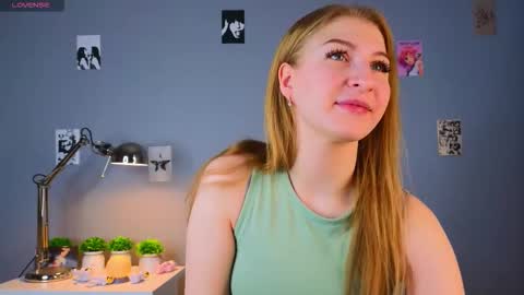 maureencoombs online show from October 16, 4:26 am