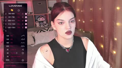 Snapshot of mavis_crystal chatting on December 14, 10:39 pm Mavis online show from December 14, 10:39 pm