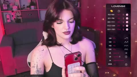 Snapshot of mavis_crystal chatting on March 9, 7:48 pm Mavis online show from March 9, 7:48 pm