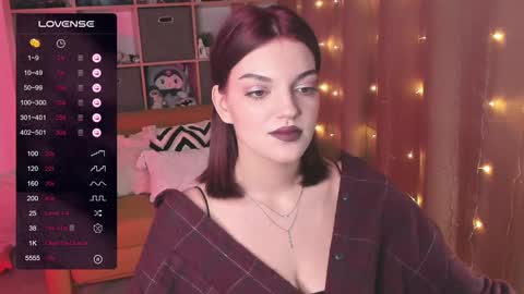 Snapshot of mavis_crystal chatting on December 12, 10:09 pm Mavis online show from December 12, 10:09 pm