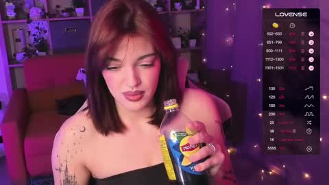 Snapshot of mavis_crystal chatting on February 20, 10:04 pm Mavis online show from February 20, 10:04 pm