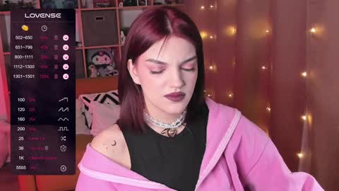 Snapshot of mavis_crystal chatting on December 13, 9:51 pm Mavis online show from December 13, 9:51 pm