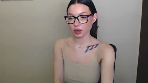 Snapshot of maxi_sweetheart chatting on December 27, 9:50 am Joanna online show from December 27, 9:50 am