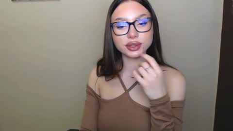 Snapshot of maxi_sweetheart chatting on December 20, 11:54 am Joanna online show from December 20, 11:54 am