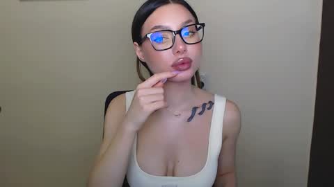 Snapshot of maxi_sweetheart chatting on December 6, 11:33 am Joanna online show from December 6, 11:33 am