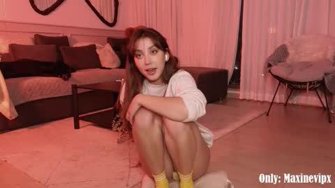 Snapshot of maxine_8 chatting on September 19, 11:15 pm Maxine online show from September 19, 11:15 pm