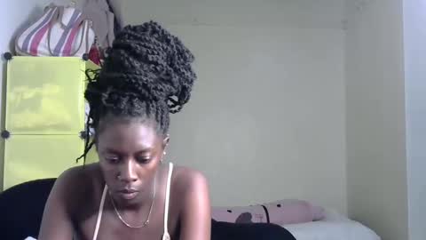 Snapshot of maxxinepetite chatting on January 15, 12:47 pm maxxinepetite online show from January 15, 12:47 pm