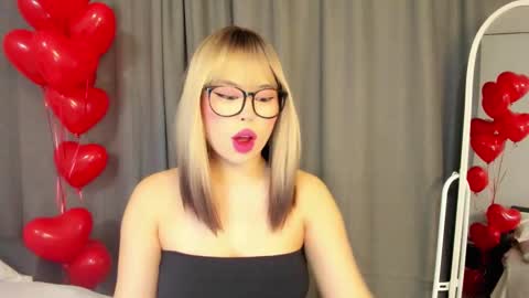 Snapshot of may_mia chatting on February 17, 10:38 pm Mia online show from February 17, 10:38 pm