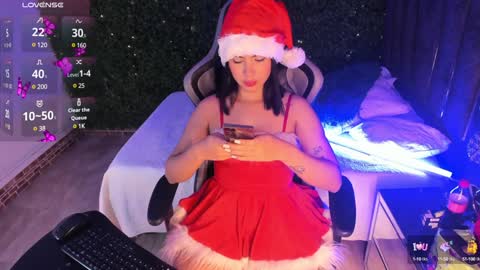 Snapshot of maya_blue_ chatting on December 17, 5:18 am Maya online show from December 17, 5:18 am