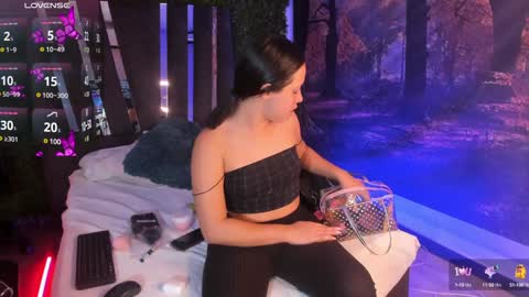 Snapshot of maya_blue_ chatting on December 20, 3:36 am Maya online show from December 20, 3:36 am