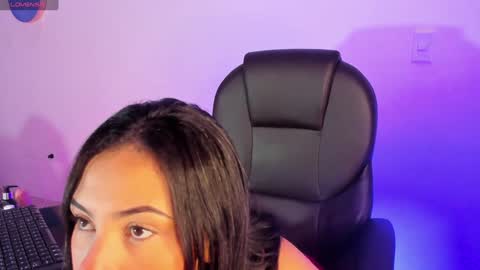 Snapshot of maya_blue_ chatting on January 20, 3:37 am Maya online show from January 20, 3:37 am