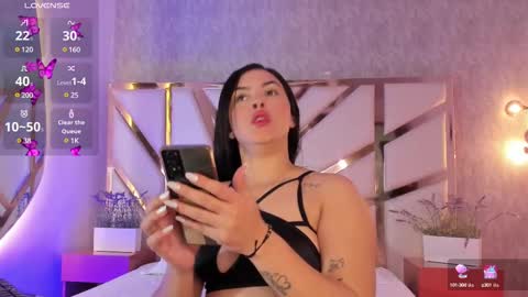 Snapshot of maya_blue_ chatting on February 15, 5:09 am Maya online show from February 15, 5:09 am