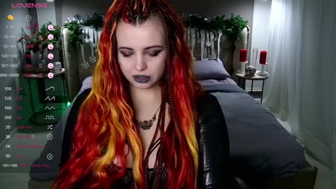 Snapshot of maya_mils chatting on December 29, 1:13 am Maya Mils online show from December 29, 1:13 am