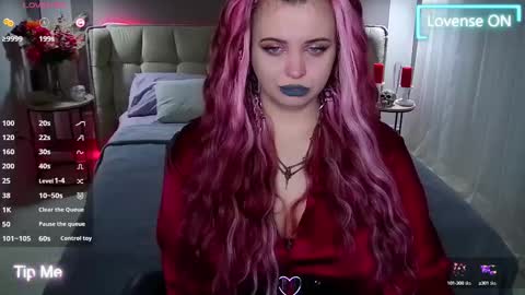 Snapshot of maya_mils chatting on February 22, 1:44 am Maya Mils online show from February 22, 1:44 am