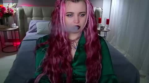 Snapshot of maya_mils chatting on February 21, 1:11 am Maya Mils online show from February 21, 1:11 am