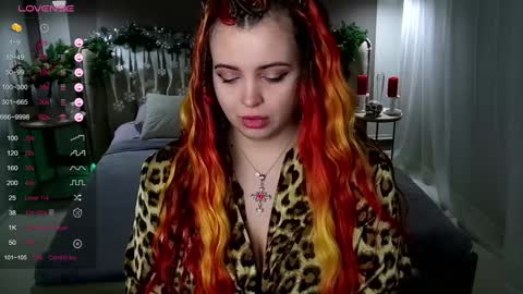 Snapshot of maya_mils chatting on December 31, 1:04 am Maya Mils online show from December 31, 1:04 am