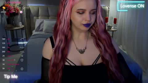 Snapshot of maya_mils chatting on March 9, 1:04 am Maya Mils online show from March 9, 1:04 am