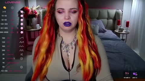 Snapshot of maya_mils chatting on February 4, 1:02 am Maya Mils online show from February 4, 1:02 am