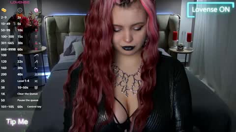 Snapshot of maya_mils chatting on March 2, 12:53 am Maya Mils online show from March 2, 12:53 am