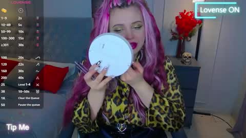 Snapshot of maya_mils chatting on February 24, 1:11 am Maya Mils online show from February 24, 1:11 am