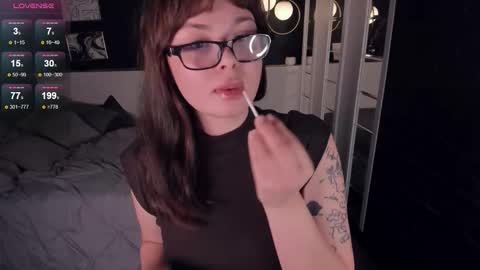 Snapshot of maya_muse chatting on October 20, 3:04 pm Woman online show from October 20, 3:04 pm