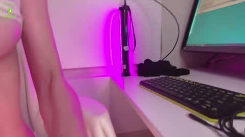Snapshot of maya_snoww chatting on September 10, 10:15 am Maya online show from September 10, 10:15 am