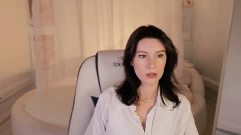Maya  Follow me online show from October 23, 9:59 am