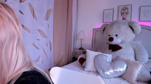 Mayajhons online show from October 27, 11:50 am