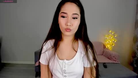 Mia online show from February 9, 1:35 pm