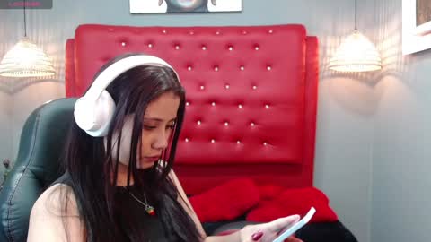 Maya online show from December 21, 11:33 am