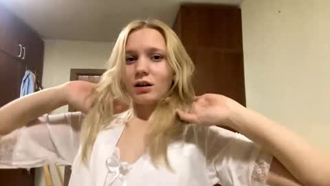 Lola online show from October 20, 9:40 pm