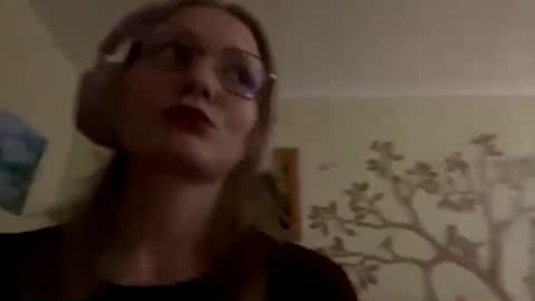 Lola online show from September 26, 4:37 pm