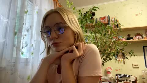 Lola online show from October 10, 11:04 am