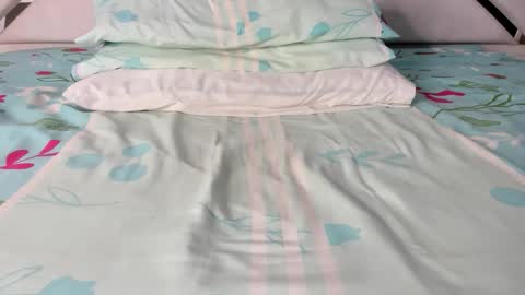 Snapshot of maybelline_666 chatting on October 9, 2:43 pm Maybelline69 online show from October 9, 2:43 pm